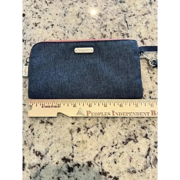 baggallini RFID DENIM Blue Currency Organizer Wristlet Zip Wallet 7.25" x 4" - Picture 8 of 10